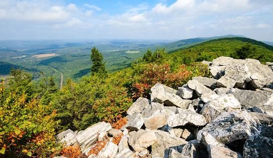 Hawk Mountain Sanctuary View – Scenic overlook at Hawk Mountain Sanctuary, a popular places to go near me in Pennsylvania for hiking and bird watching